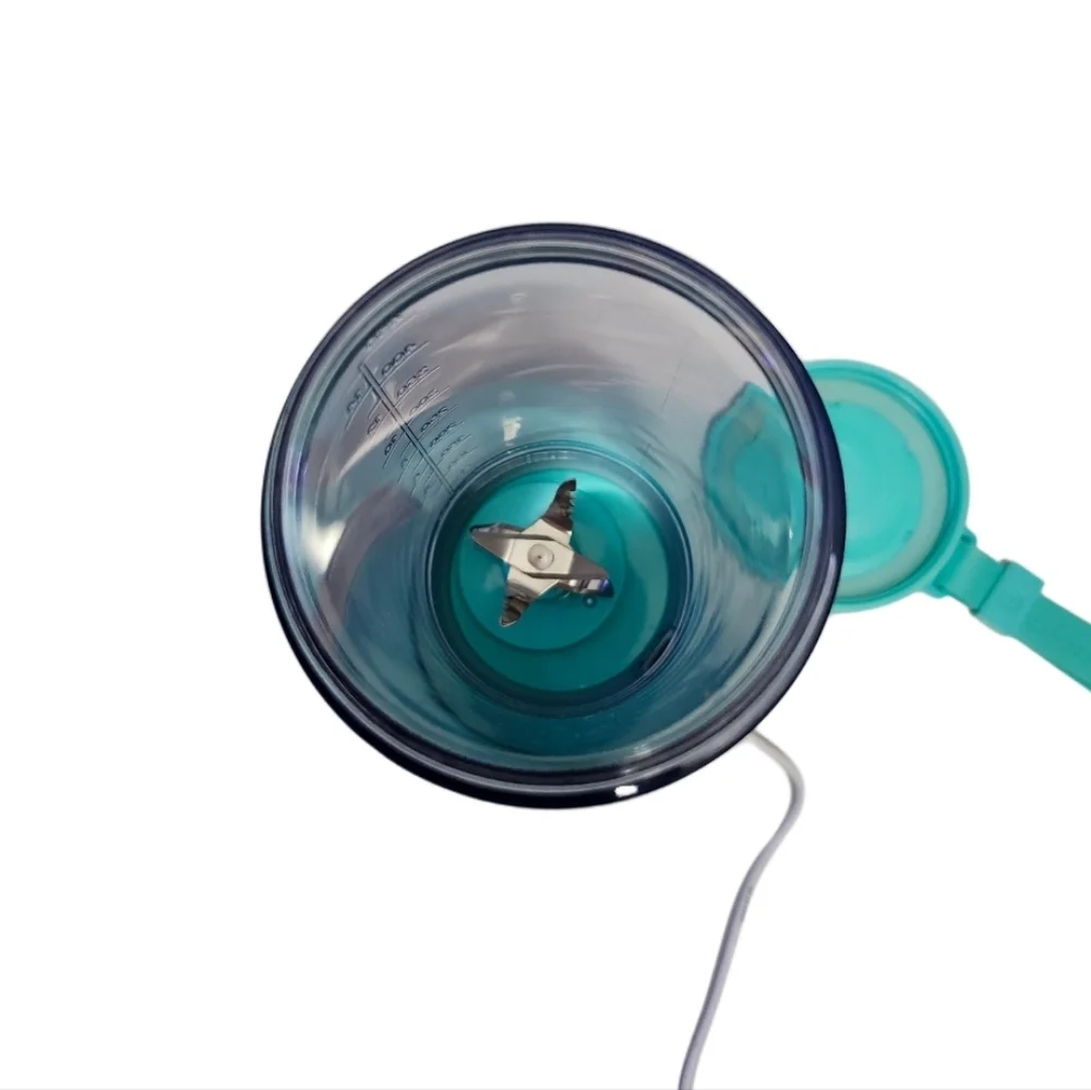 Blendjet Portable Blender in Mint/ Teal